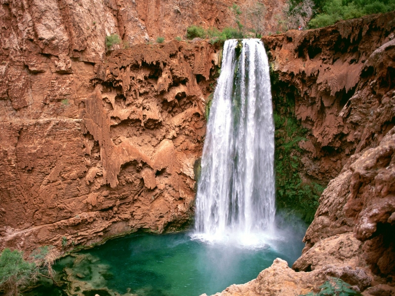 Havasupai_Mooni_Falls,_Grand_Canyon,_Arizona
